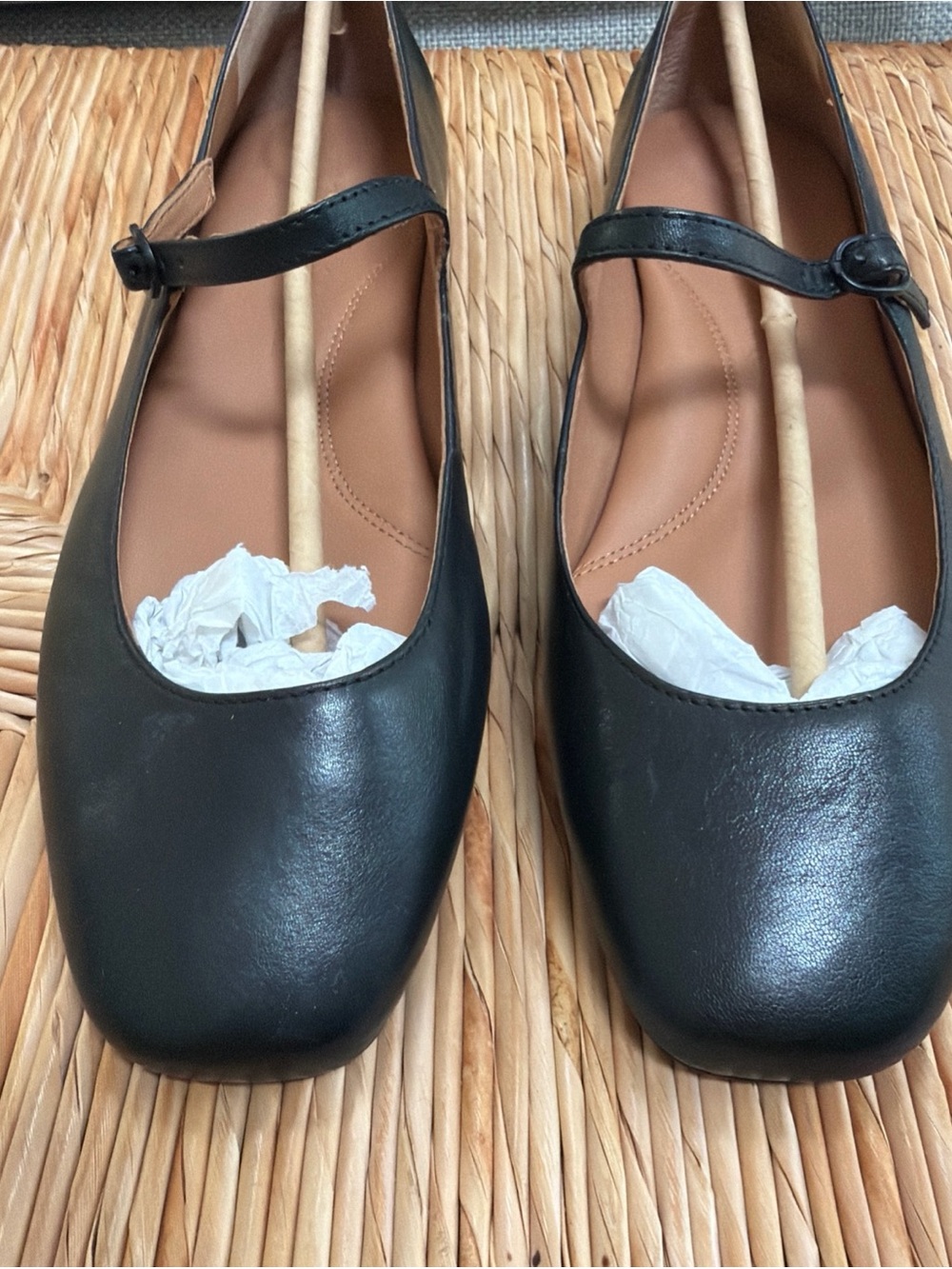 NIB gentle souls by Kenneth Cole Black Leather Ballet Flats with Strap Size 9